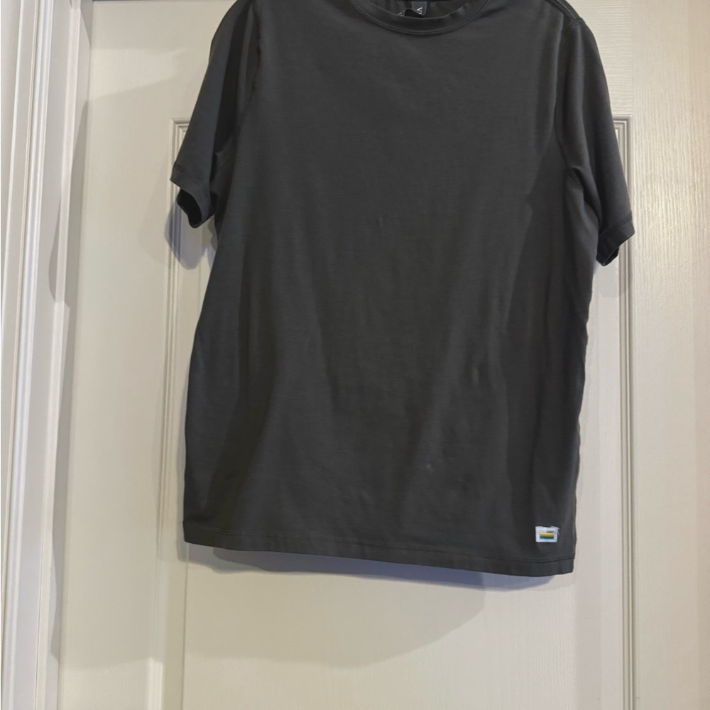 Vuori olive green Men's Short Sleeve Tee, small, great condition